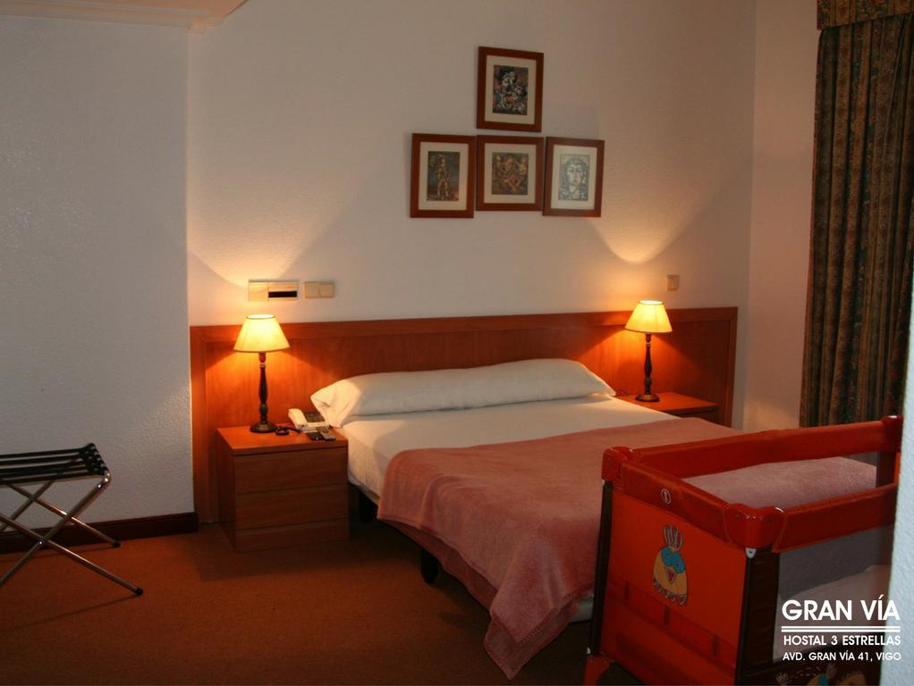 ויגו Hostal Gran Via מראה חיצוני תמונה