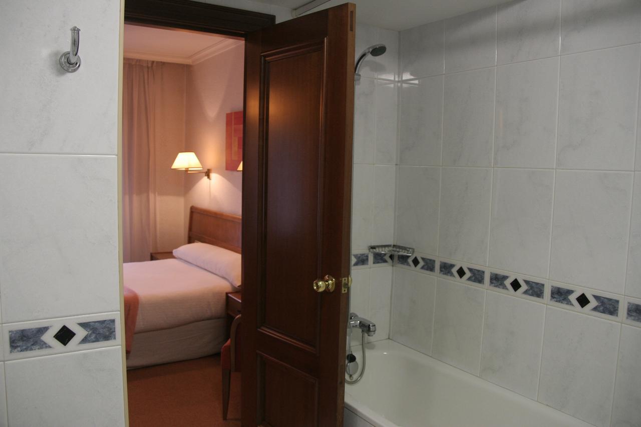 ויגו Hostal Gran Via מראה חיצוני תמונה