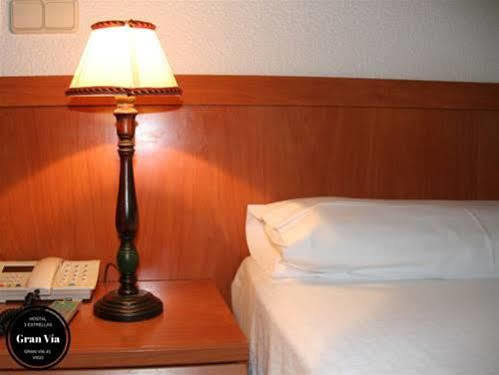 ויגו Hostal Gran Via מראה חיצוני תמונה